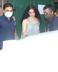 Kangana Ranaut visits her demolished office in Bandra, MumbaiKangana Ranaut visits her demolished office in Bandra, Mumbai