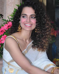 Kangana Ranaut visited to Swami Vivekananda Math