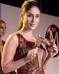 Kareena Uunveils New Magnum Ice Cream