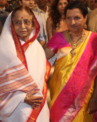 Dr. Pradeep and Dr. Nandita Palshetkar, Shrimati Pratibha Patil, Pushpalata and Dr. D.Y. Patil