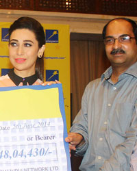 Karisma Kapoor Felicitates Jackpot Winners