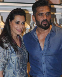 Mana Shetty and Sunil Shetty