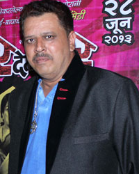 Premiere of Marathi movie Kuni Ghar Deta Ka Ghar