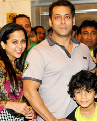 Uroosa Khan, Salman Khan, Birthday boy Sufyan Nadiadwala, Shubhan with father Sajid Nadiadwala