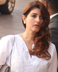 Dimple and Twinkle Khanna