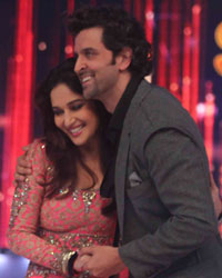 Hrithik Roshan and Madhuri Dixit at promotion of Krrish 3 on the sets of 'Jhalak Dikhhla Ja'