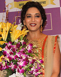 MAdhuri Dixit Kshan Ala Bhagyachya Event Prize Distribution ceremony