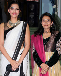 Sonam Kapoor and Ghazal singer Lalitya Munshaw