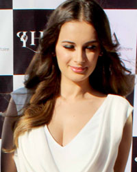 Evelyn Sharma