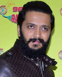 Ritesh Deshmukh, Krishika Lulla and Ravi Jadhav