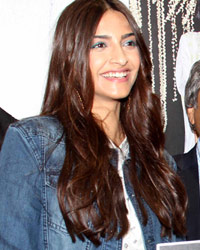 Sonam Kapoor, Govind Shrikhande (C), MD Shoppers Stop and Rhea Kapoor