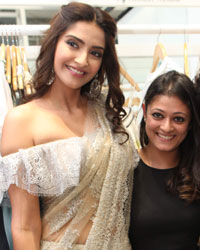 Sonam Kapoor with Pallavi Mohan and Ambika Pillai