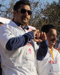 Salman Khan, Suresh Shetty and Dino Morea at Little Hearts Marathon First Edition