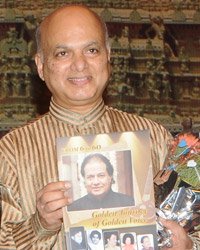 Talat Aziz with Anup Jalota and Jolly Mukherjee