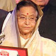 Amitabh Bachchan receiving the Lokmat Maanbindu Award from President Pratibha Patil