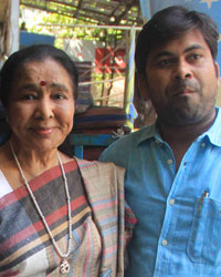 Asha Bhosle with filmmakers S Ramachandran (L) and Sandip Yadav