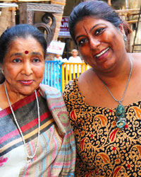 Asha Bhosle with lyricist Anusha Srinivasan Iyer