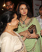 Asha Bhosle, Poonam Dhillon and Ashwini Bhave