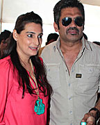 Mana Shetty and Sunil Shetty