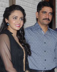 Amruta Khanvilkar  and Shreyas Talpade