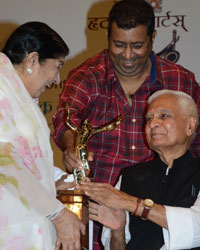 Lata Mangeshkar and Pandit Pandrinath Kohlapure