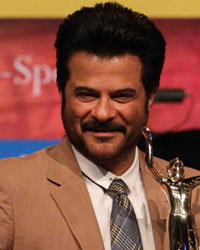 Anil Kapoor receive Master Dinanath Mangeshkar Awards from Historian Babasaheb Purandare