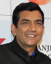 Sanjeev Kapoor with his wife Alyona Kapoor, Bhumi Pednekar and Vasanth Kumar, Executive Director, Max Retail