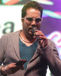 Mika Singh Performing at Idea Rocks India