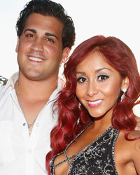 Jionni LaValle and Nicole Snooki Polizzi arrive for the 2013 MTV Video Music Awards in New York