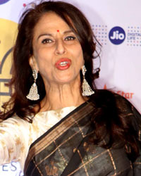 Shobha De