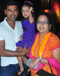 Siddharth Jadhav with wife Trupti Jadhav and daughter