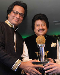 Talat Aziz, with Pankaj Udhas, Anup Jalota