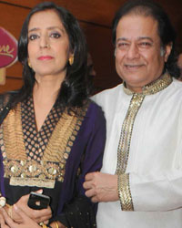 Anup Jalota with wife