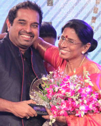 Shankar Mahadevan along with his mother