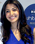 Anushka Sharma with the Winners of NIVEA Go Sleeveless Campaign