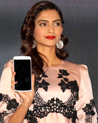 Hritik Roshan and Sonam Kapoor launched the N-Lens series of OPPO smartphones