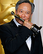 Director Ang Lee kisses his Oscar for Best Director for his film 'Life of Pi' at the 85th Academy Awards in Hollywood, California