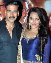 Akshay Kumar and Sonakshi Sinha promote Once Upon a Time in Mumbaai 2 on the set of Jhalak Dikhla Ja