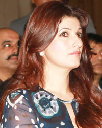 Suresh Prabhu, Twinkle Khanna and Amitabh Bachchan