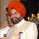 Sant SIngh Chatwal receives Padma Bhushan from President Pratibha Patil