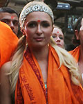 'Paris Hilton' at Siddhivinayak temple