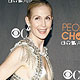 Actress Kelly Rutherford arrives at the 2010 People`s Choice Awards in Los Angeles