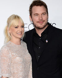 Anna Faris and her husband, actor Chris Pratt, arrive at the 2014 People's Choice Awards in Los Angeles, California