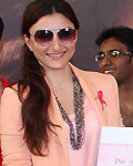 Soha Ali Khan presents a donation cheque to Women's Cancer Initiative