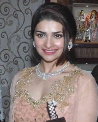 Prachi Desai Showcases Manek Gems