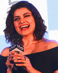 Prachi Desai Unveils Vivo V5 Business Mobile Phone