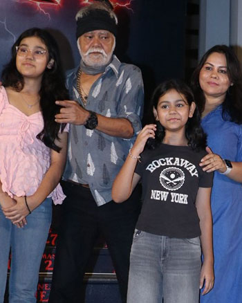 Sanjay Mishra, Kiran Mishra