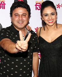 Swwapnil Joshi, Ali Asgar, Amruta Khanvilkar and a guest