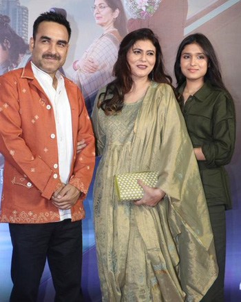 Pankaj Tripathi, Mridula Tripathi and Aashi Tripathi