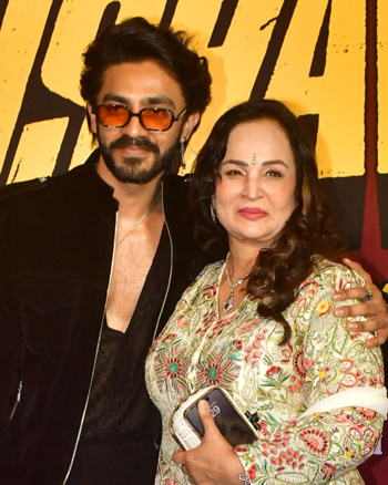 Aaishvary Thackeray and Smita Thackeray